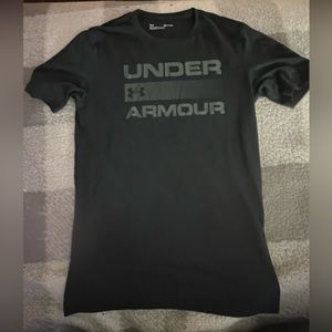 Mens Black Small UA tshirt